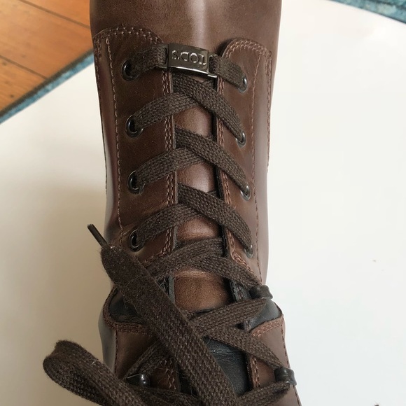 || TOD’S || Leather Heeled Lace Booties - Picture 2 of 8